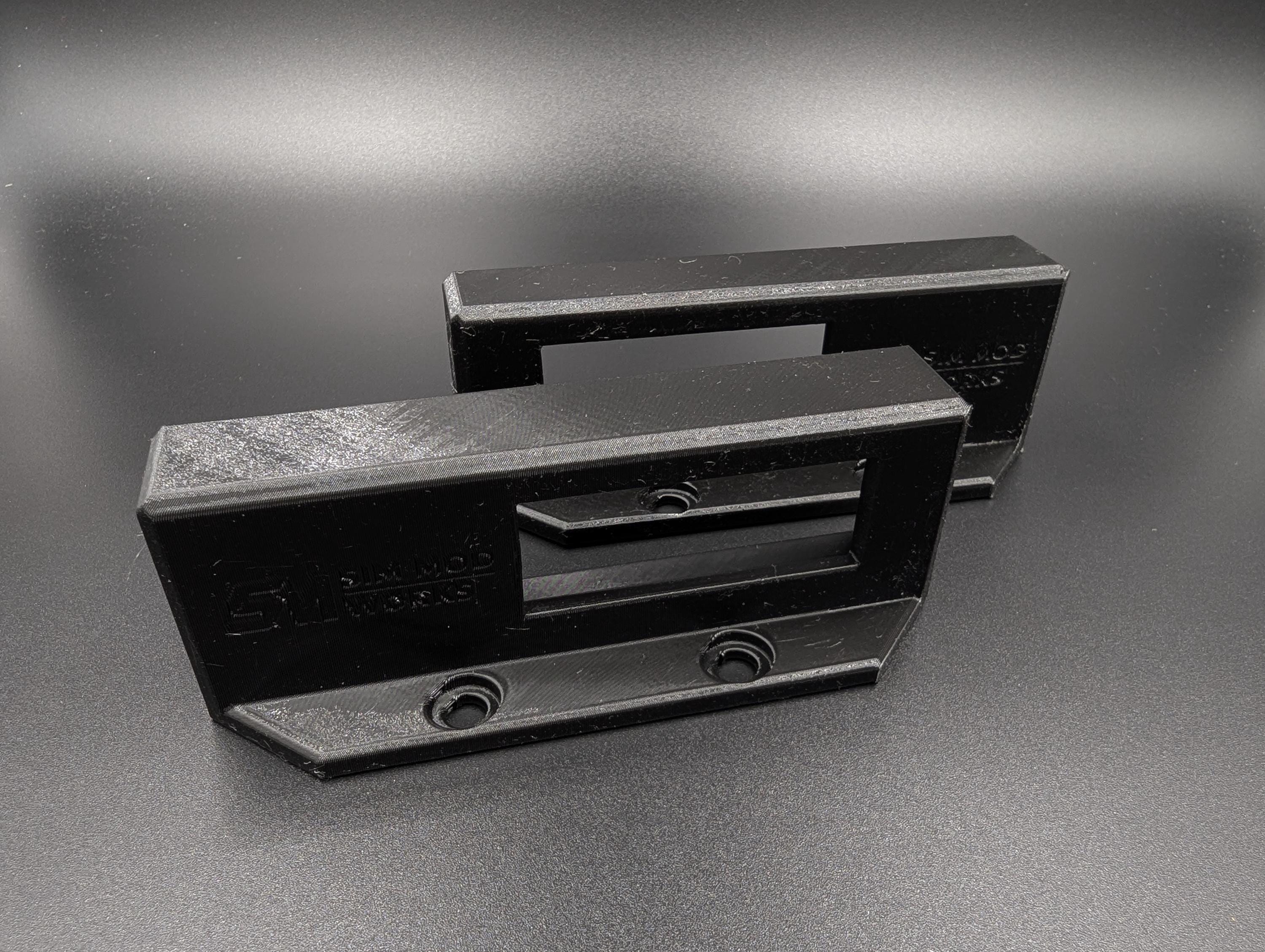 Dedicated bracket for NETGEAR GS308v3 Network Switch (8 Gigabit Ports) - 4040/4080 Aluminum Profile Mounting
